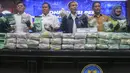 Pelaksana Tugas Deputi Bidang Pemberantasan Badan Narkotika Nasional (BNN), Roy Hardi Siahaan (tengah) saat menunjukkan hasil Operasi Saber Bersinar 2026 di Kantor BNN RI, Jakarta, Selasa (19/5/2026). (merdeka.com/Arie Basuki)