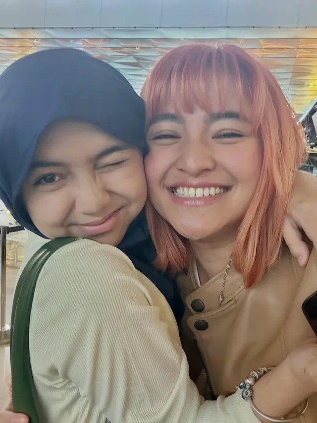 Sienna Putri Marshanda dengan Ibu Sambungnya (Foto: Instagram @marshanda99)