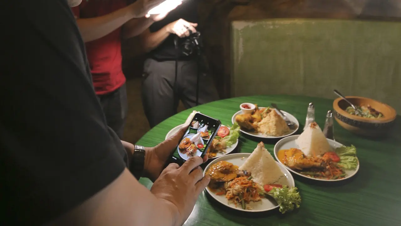 [Fimela] Komunitas Jangkrik Kuliner: Tempat berkumpulnya si tukang makan