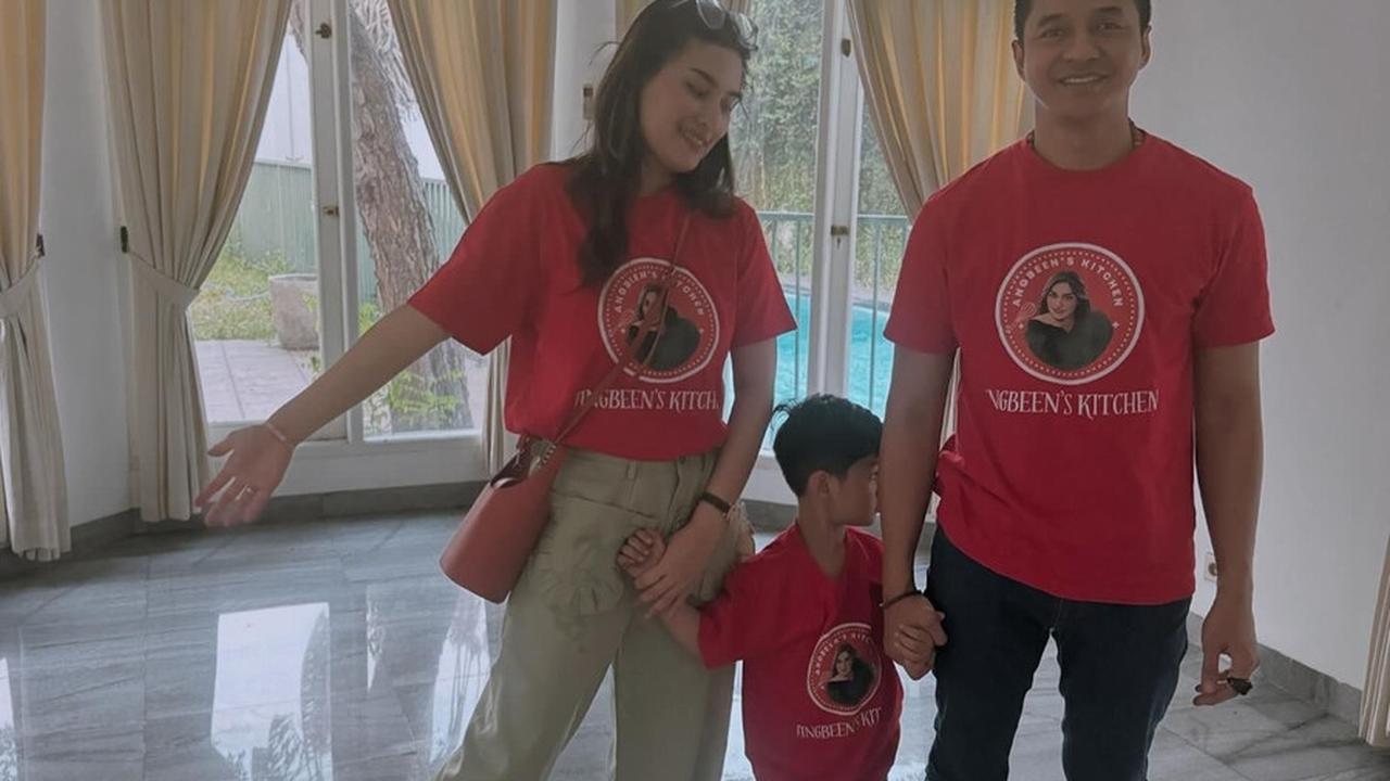 Rumah baru yang lebih luas dan lega akan digunakan Angbeen untuk mengembangkan usaha makanan miliknya. Angbeen Kitchen yang kini sangat laris memerlukan tempat produksi yang lebih besar.<br>