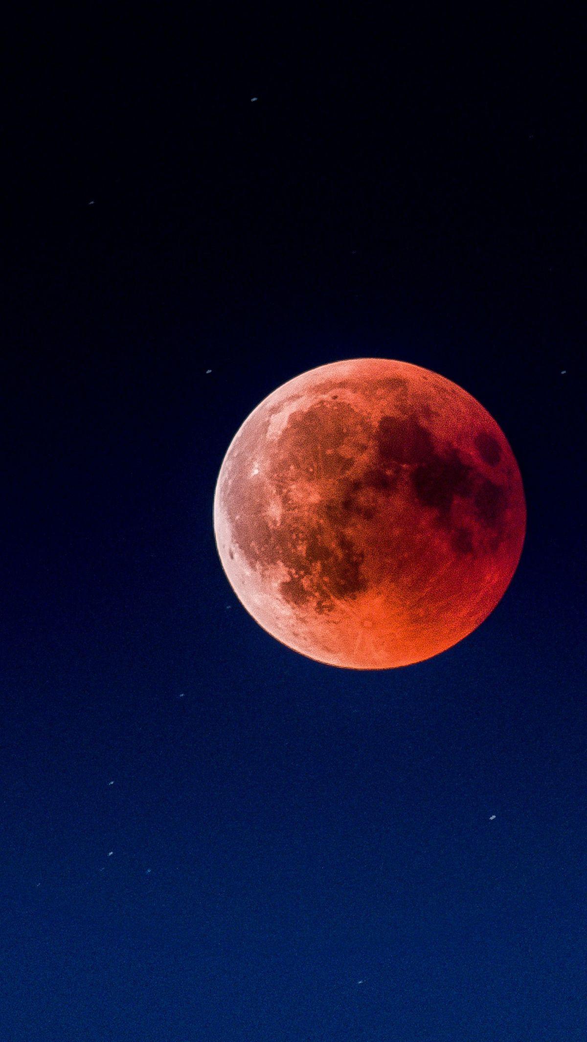 Dalam kehidupan tata surya, tentu saja selalu ada berbagai fenomena-fenomena alam yang menyuguhkan pemandangan yang menakjubkan. Fenomena-fenomena alam ini bisa terjadi setiap periode waktu tertentu, maupun hanya terjadi setahun sekali. Salah satu fenomen