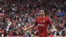 Pemain Liverpool, Trent Alexander-Arnold mencetak gol pertama timnya ke gawang Manchester City saat laga Community Shield 2022 di King Power Stadium, Sabtu (30/07/2022) malam WIB. (AP/Leila Coker)