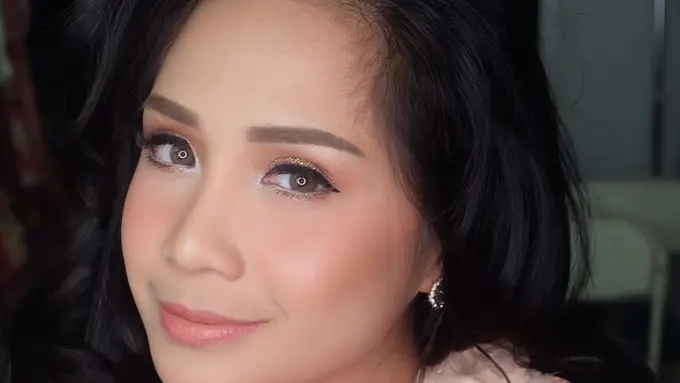 [Bintang] Imut Banget! Nagita Slavina dan 4 Seleb dengan Outfit Pink Gemas