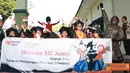 Citizen6, Bandung: Napak tilas ini dilakukan bertepatan dengan kegiatan Wisuda para siswa dari tiga SD Juara yang ada di bawah binaan Rumah Zakat dan untuk memeriahkan HUT ke-66 Kodam III/Siliwangi, Rabu (20/6). (Pengirim: Muhammad Hanief)