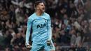 Tottenham Hotspur beruntung mendapatkan pengganti Hugo Lloris dalam sosok kiper anyar mereka, Guglielmo Vicario. Didatangkan dari Empoli, penampilan kiper asal Italia berusia 26 tahun ini mampu menjadi benteng kukuh di bawah mistar. Selalu diturunkan dalam 7 laga di Premier League 2023/2024, Spurs dibawanya tak terkalahkan dengan mencatat 6 kemenangan dan 2 hasil imbang yang membawa klub asal London tersebut nangkring di posisi runner-up klasemen sementara dengan 17 poin. (AP Photo/Alberto Pezzali)