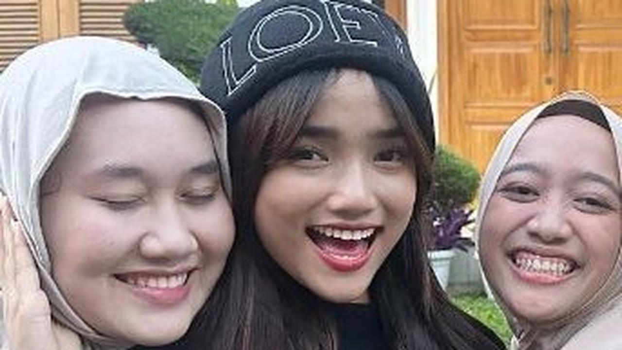 Foto-foto Fuji dan Sahabat Dekat, Tidak Membatasi Diri Meski Sudah Jadi Artis