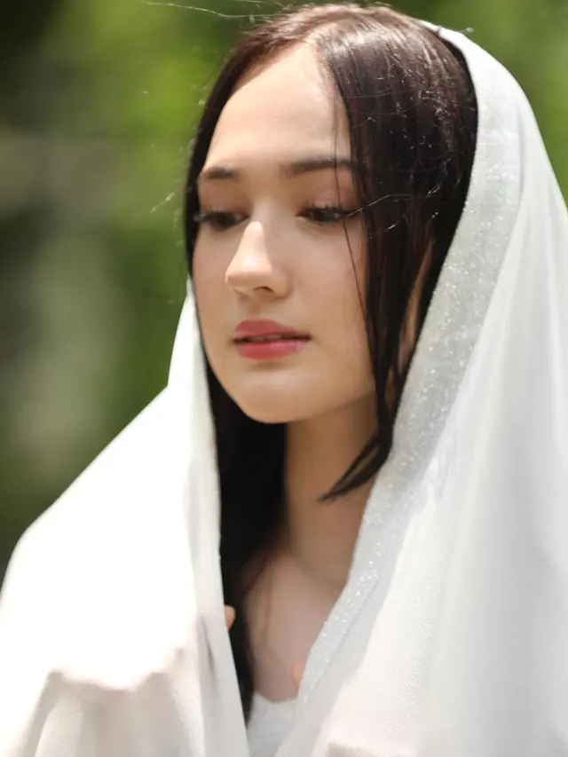 Makin Menawan, 5 Pemotretan Laura Moane dengan Tema Dreams in White yang Curi Perhatian