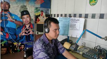 Perjuangan Pemuda Penyandang Tunanetra di Pasuruan, Raih Impian Jadi Penyiar Radio