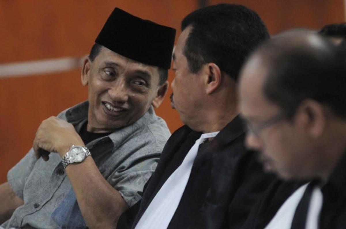 Fuad Amin Imron tetap jalani sidang meski tak enak badan