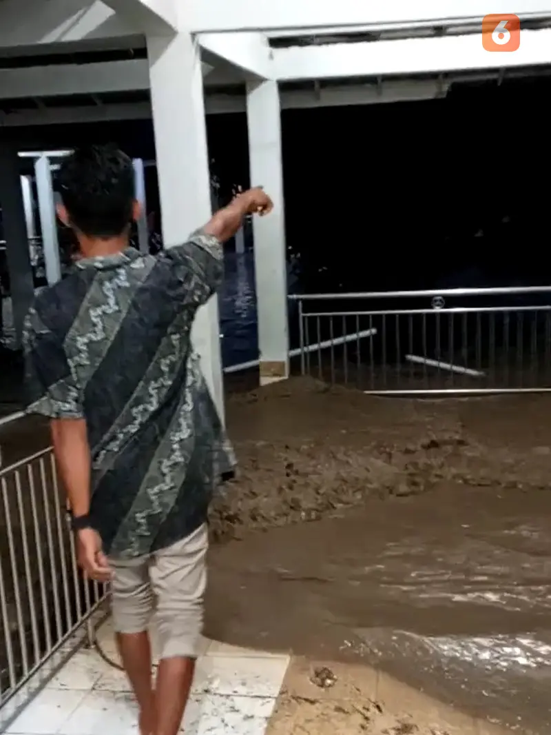 banjir menerjang RS Torabelo Sigi