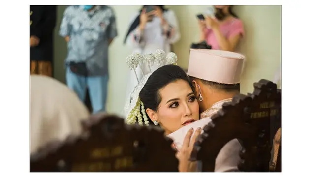 6 Hasil Foto Ciamik Pasangan Menikah di KUA, Latarnya Unik dan Antimainstream