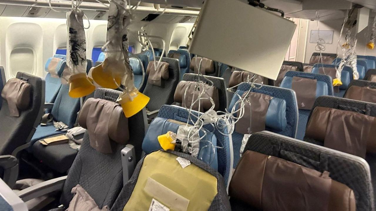 FOTO: Horor! Turbulensi Dahsyat Hantam Singapore Airlines, Begini Kondisi di Dalam Pesawat