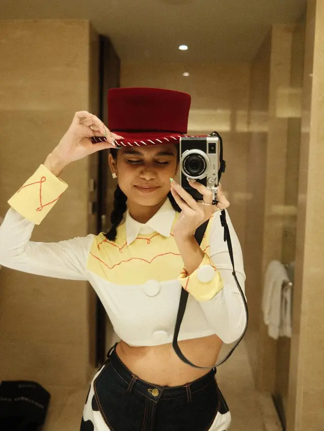 8 Gaya Azizah Salsha Istri Pratama Arhan Cosplay Jadi Jessie Toy Story di Pesta Ulang Tahun ke-20