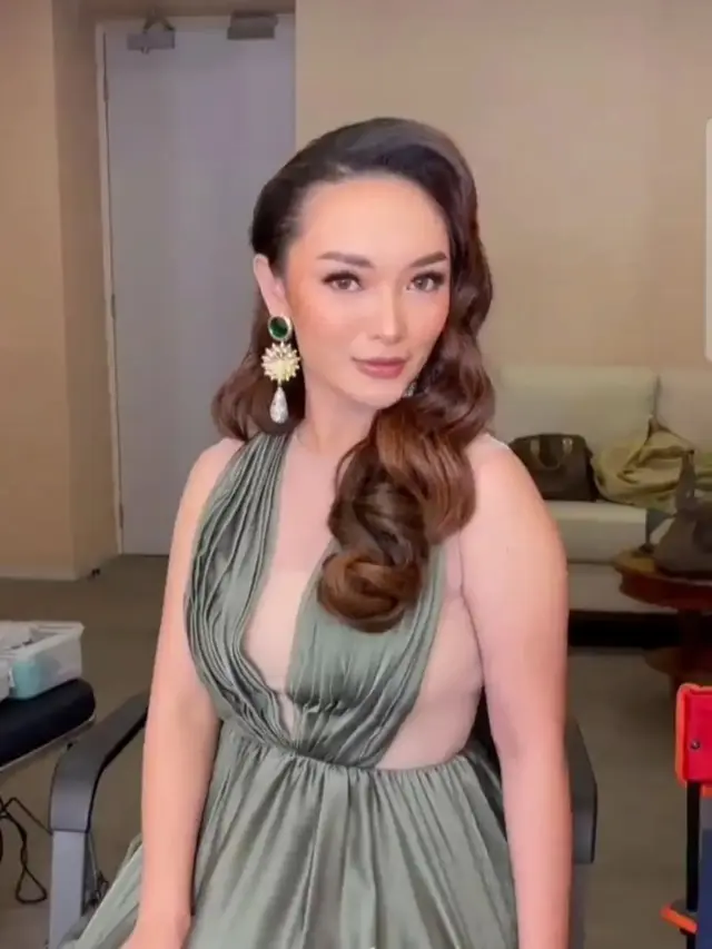 [Fimela] Zaskia Gotik