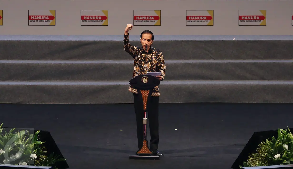 Presiden Joko Widodo atau Jokowi memberikan sambutan dalam acara pengukuhan pengurus Dewan Pimpinan Pusat (DPP) Partai Hanura 2016-2020 di Sentul International Convention Center (SICC), Bogor, Rabu (22/2). (Liputan6.com/Johan Tallo)