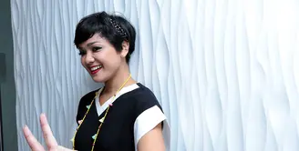 Tidak mau jauh dari anak-anaknya sementara ini, Nirina Zubir membatasi dengan kegiatannya syuting film layar lebar. Kini, ia memilih pekerjaan yang tidak membutuhkan waktu lama. (Deki Prayoga/Bintang.com)