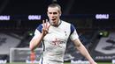 Penyerang Tottenham Hotspur, Gareth Bale, melakukan selebrasi usai mencetak gol ke gawang Sheffield United pada laga Liga Inggris di London, Minggu (2/5/2021). Tottenham menang dengan skor 4-0. (Shaun Botterill/Pool via AP)