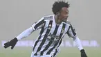 Lecce yang dikenal debagai tim yoyo di Liga Italia kembali promosi ke Serie A musim depan usai menjuarai Serie B di musim 2021/2022. Klub yang kini 10 persen sahamnya dibeli oleh CEO Emtek Alvin Sariaatmadja pernah diperkuat 5 pemain top dalam 10 tahun terakhir. Mau tau siapa saja? Yuk disimak uraiannya. (AFP/Vincenzo Pinto)