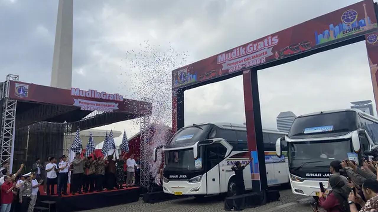 Gubernur Jakarta Pramono Anung melepas ribuan peserta mudik gratis 2025 yang diselenggarakan Pemerintah Provinsi (Pemprov) Jakarta. (Liputan6.com/Muhammad Radityo Priyasmoro).