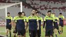 Pemain Ceres-Negros saat sesi latihan jelang laga Piala AFC di SUGBK, Jakarta, Senin (22/4). Ceres-Negros akan berhadapan dengan Persija Jakarta. (Bola.com/M Iqbal Ichsan)