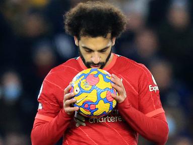 Mesin gol Liverpool, Mohamed Salah tercatat telah 7 musim berlaga di Liga Inggris, 5 musim bersama Liverpool dan 2 musim bersama Chelsea (2013/2014 dan 2014/2015). Tercatat 5 klub Inggris berikut menjadi lumbung gol berkat ketajamannya. Simak uraiannya. (AP/Matt Dunham)