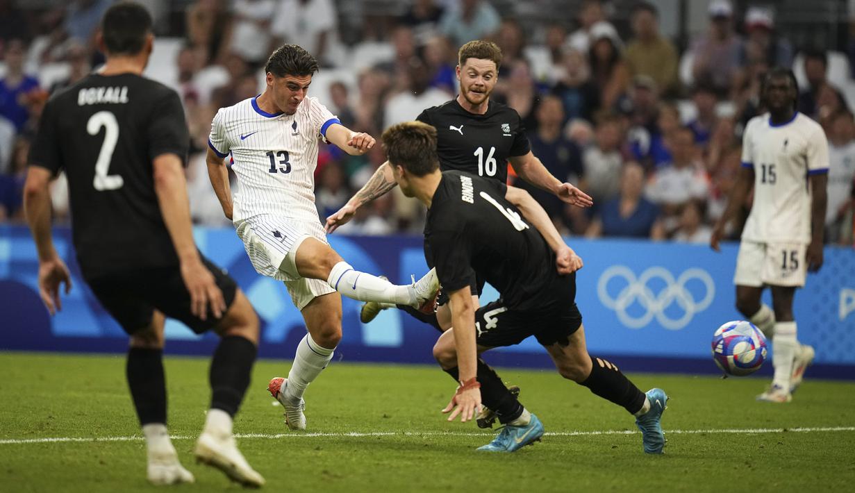 Les Bleus muda mencetak 7 gol dan tidak kebobolan satu gol pun di grup A.  (AP Photo/Daniel Cole)