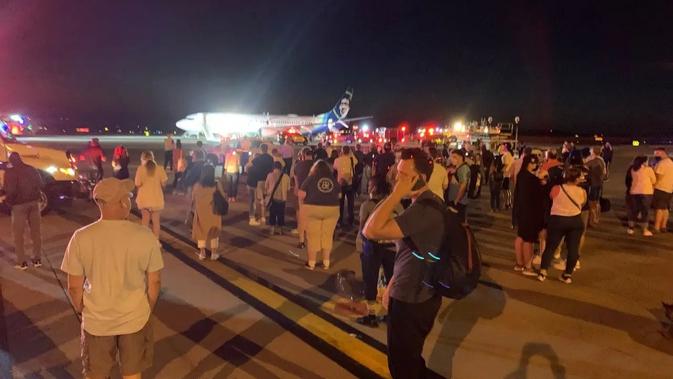 Suasana peristiwa evakuasi penumpang pesawat karena meledaknya sebuah smartphone di Bandara Internasional Tacoma, Seattle (Foto: Gizchina)