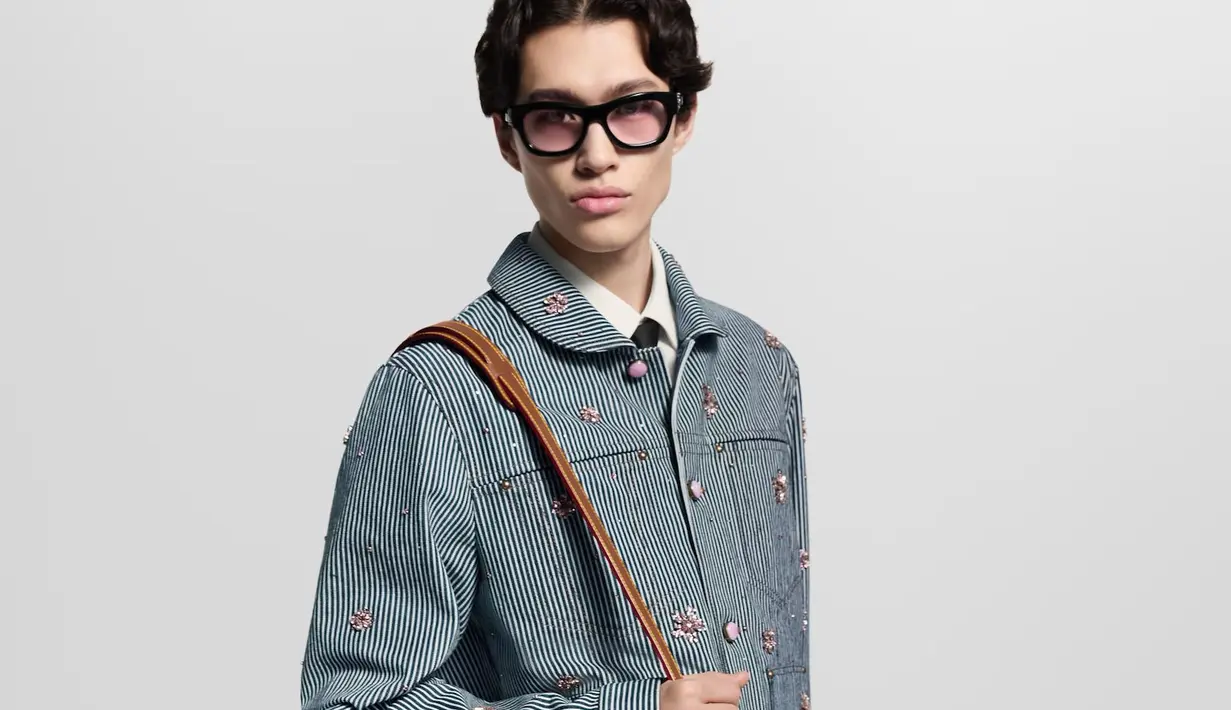 Sekilas tas ini serupa dengan speedy bag koleksi klasik dari Louis Vuitton. Tapi ternyata berbeda, tas ini hadir dalam balutan material calfskin yang sangat lembut. / Foto dok: Louis Vuitton.