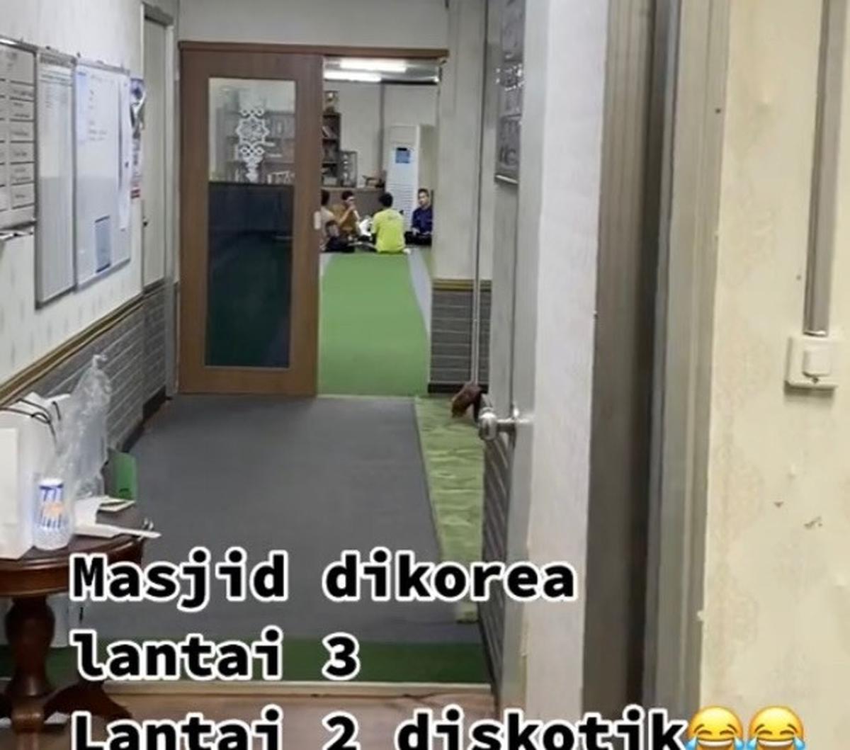 Video berdurasi beberapa detik ini memperlihatkan mushola yang berada satu bangunan dengan diskotik. Tampak mushola tersebut beradai di lantai 3 sedangkan lantai 2 berupa diskotik.&nbsp;