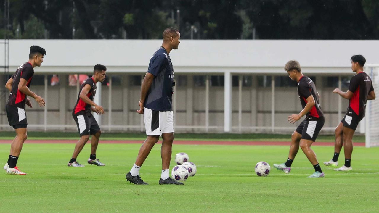 FOTO: Jelang Lawan Bahrain, Timnas Latihan di Stadion Madya Senayan