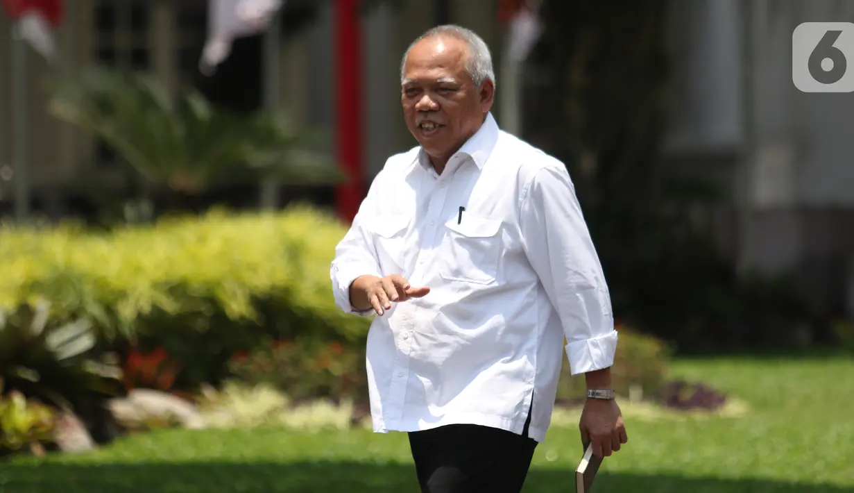 Menteri PUPR 2014-2019 Basuki Hadimuljono tiba di Kompleks Istana Kepresidenan di Jakarta, Selasa (22/10/2019). Basuki Hadimuljono akan kembali menjabat sebagai Menteri Pekerjaan Umum dan Perumahan Rakyat (PUPR) dalam kabinet Jokowi jilid II. (Liputan6.com/Angga Yuniar)