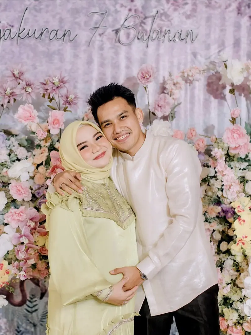 Potret Witan Sulaiman dan sang istri yang mengadakan acara tasyakuran tujuh bulanan, sumber Instagram: @rismahanisulaiman_