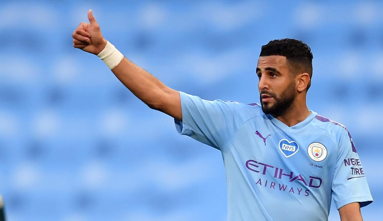 2. Riyad Mahrez (67,8 juta euro) - Pemain berusia 29 tahun ini resmi bergabung dengan Manchester City pada bursa transfer Juli 2018. Pep Guardiola mendatangkan Riyad Mahrez dari Leicester City ke Manchester City dengan harga transfer 67,8 juta euro. (AFP/Michael Regan/pool)