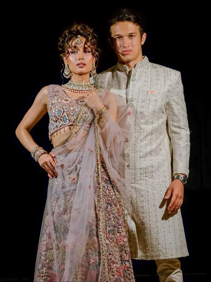 Cinta Laura dan Arya Vasco Tampil Bak Pasangan Bollywood Dibalut Busana Tradisional India di Perayaan Diwali