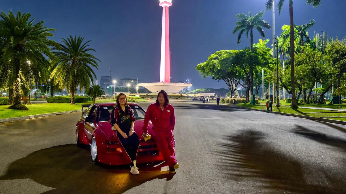 Gaya Sporty Wamen Ekraf Irene Umar Temani Bintang Fast and Furious Ngetrek di Jakarta