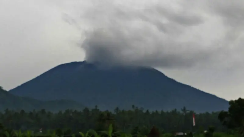 Gunung Agung Meletus