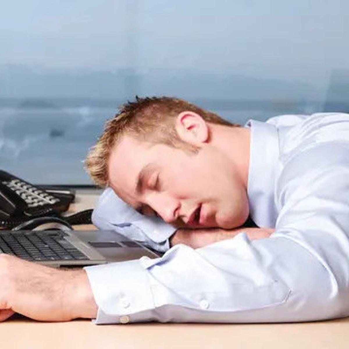 Unik, Pria Ini Dapat Rp 762 Juta Gara-Gara Tidur di Kantor