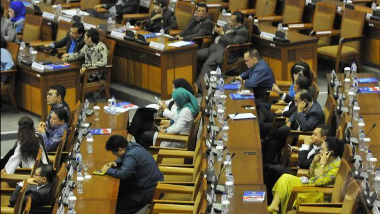 Meme-meme Anggota DPR yang Ngeselin Tapi Bikin Ngakak