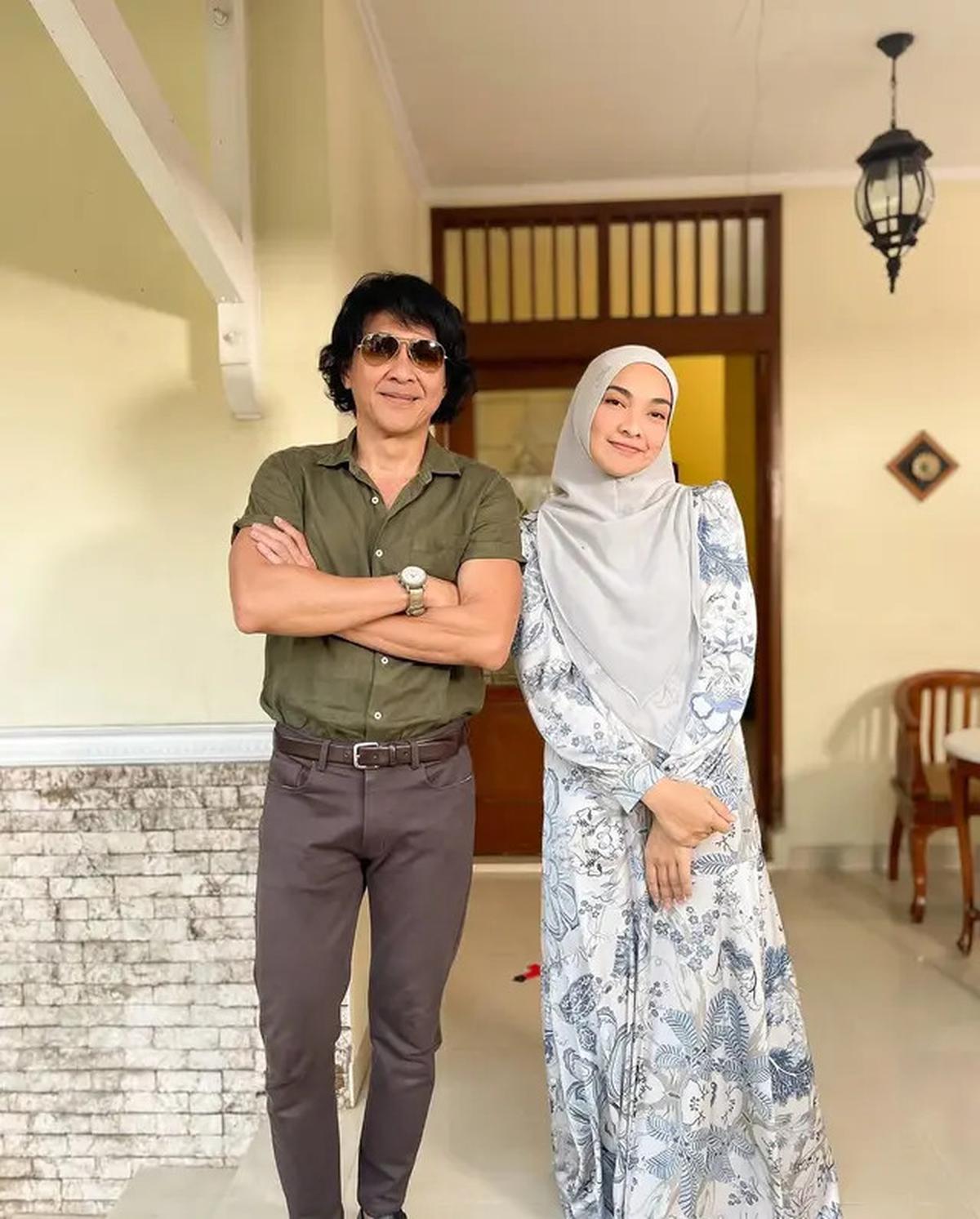 6 Potret Tika Bravani Bareng Pemain Lorong Waktu, Nostalgia Tontonan Masa Kecil