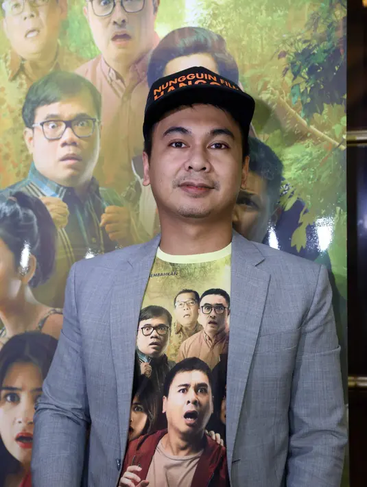 Sama seperti film-film yang diproduksinya sebelum ini, Radit tidak hanya berperan sebagai sang sutradara. Berawal dari penulisan naskah sampai menjadi pemain pun dilakukan oleh pria yang juga terkenal sebagai komika ini. (Nurwahyunan/Bintang.com)