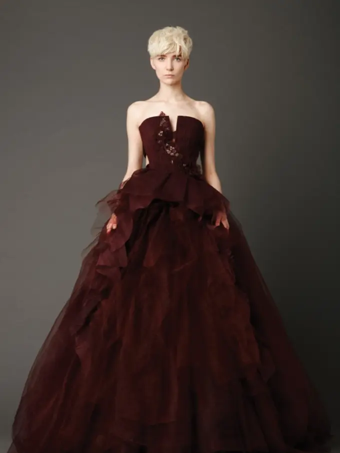 14 Inspirasi Gaun Pengantin dengan Warna-warna Menawan