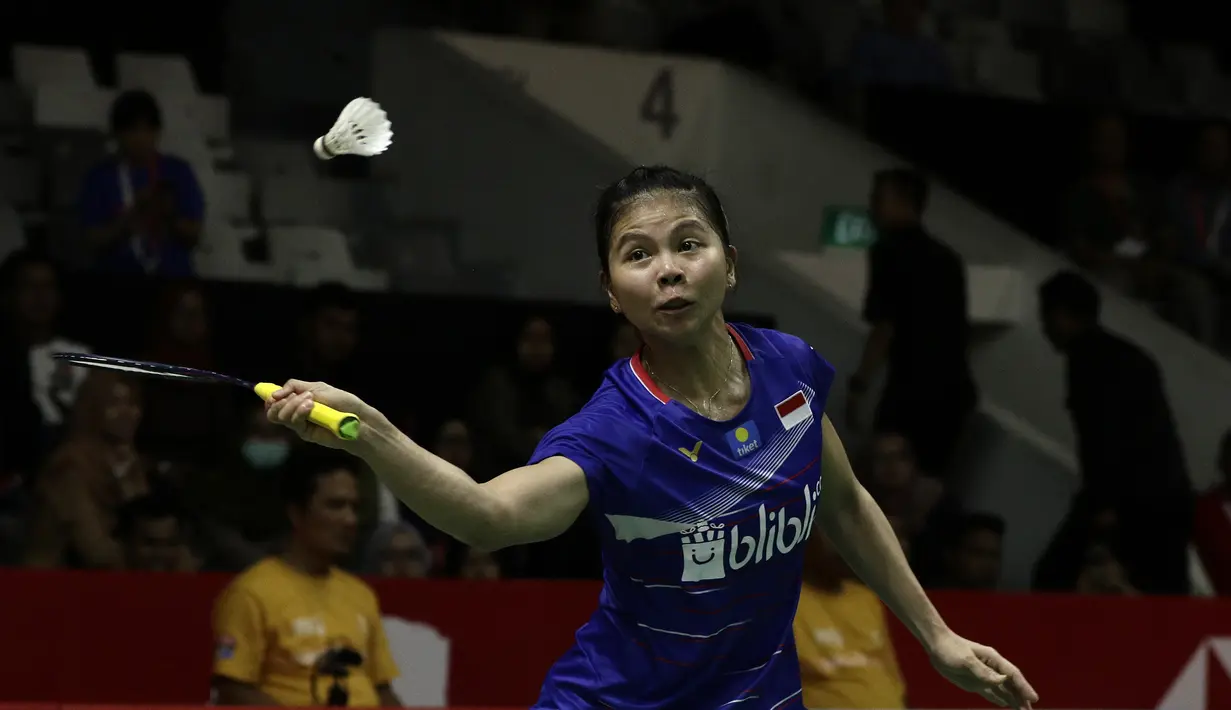 Ganda putri Indonesia, Greysia Polii/Apriyani Rahayu, merayakan kemenangan atas ganda Jepang, Nami Matsuyama/Chiharu Shida, pada laga Indonesia Masters 2020 di Istora Senayan, Jakarta, Jumat (17/1). Greysia/Apriyani menang 21-15 dan 21-16. (Bola.com/Yoppy Renato)