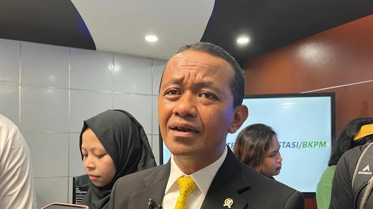 "Enggak alot (proses divestasi) sudah hampir selesai. Divestasinya diatur oleh Kementerian BUMN dan Mind ID," ujar Bahlil saat ditemui, Jakarta, Rabu (8/11).