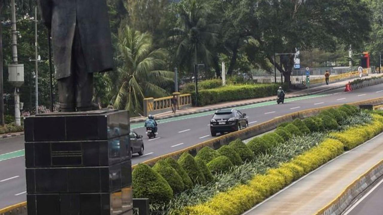 Namun, pada hari pertama puasa Ramadan ini, jalan-jalan protokol tampak lengang.&nbsp;Foto: Liputan6.com / Angga Yuniar<br>