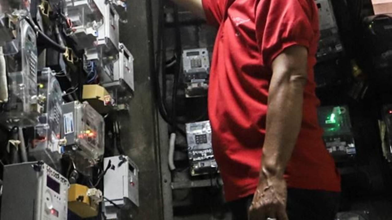 Wujudkan Energi Berkeadilan, Holding BUMN Beri Sambungan Listrik Gratis ke Keluarga Miskin