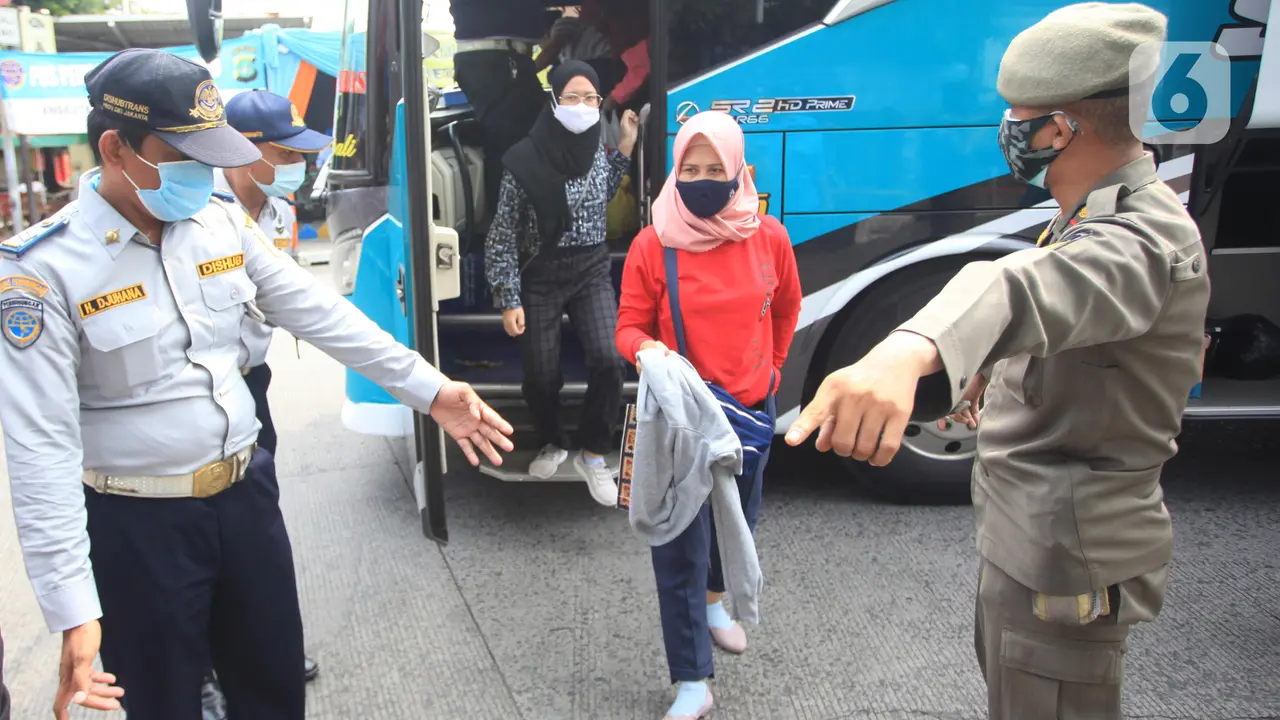 Aktivitas Arus Balik di Terminal Kalideres
