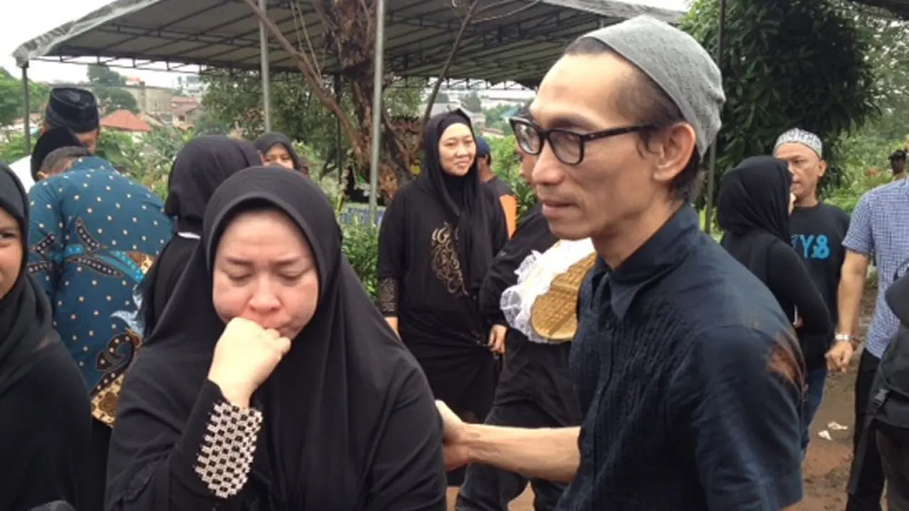 Kaki ibunda Melly Goeslaw hampir diamputasi