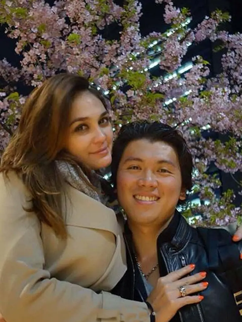 [Bintang] Luna Maya dan Reino Barack