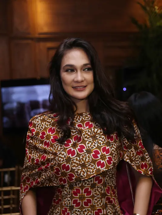 Selain bisnis, dengan banyaknya koleksi-koleksi itu juga menjadi bagian untuk melestarikan budaya batik dari berbagai daerah. (Nurwahyunan/Bintang.com)