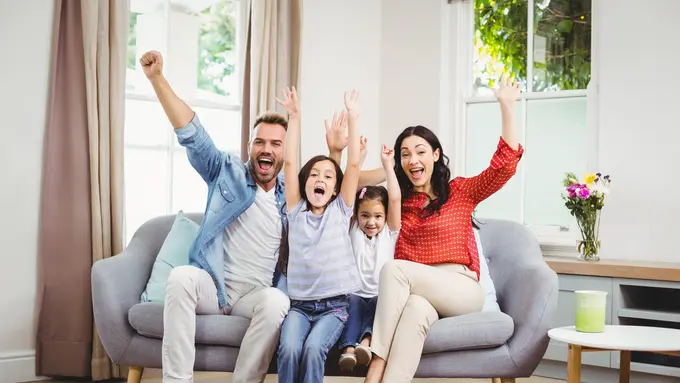 Hari Keluarga Nasional: Pola Asuh yang Diterapkan Orangtua di Masa Transisi Pandemi Agar Anak Siap Bersosialisasi dengan Lingkungan Baru